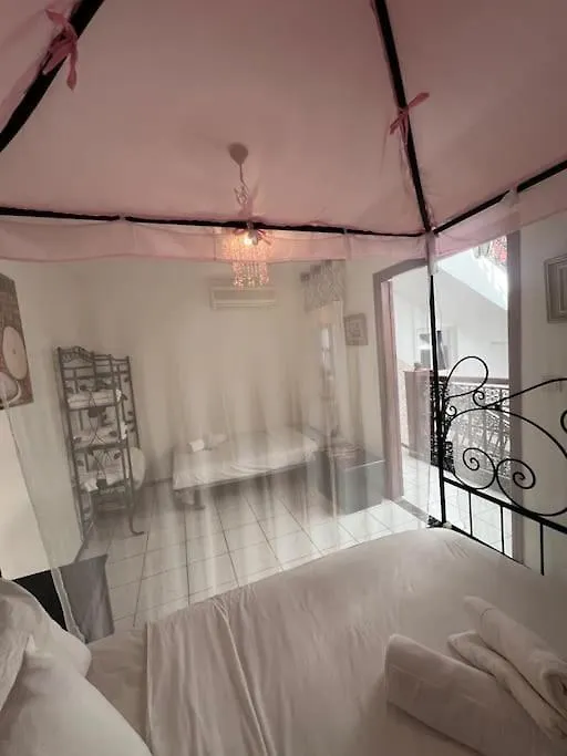 Riad & 4 Bedrooms With Pool Views Marrakesh Apartment