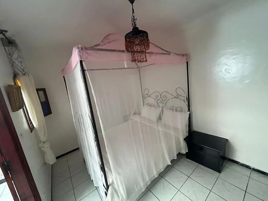 Riad & 4 Bedrooms With Pool Views Marrakesh Apartment